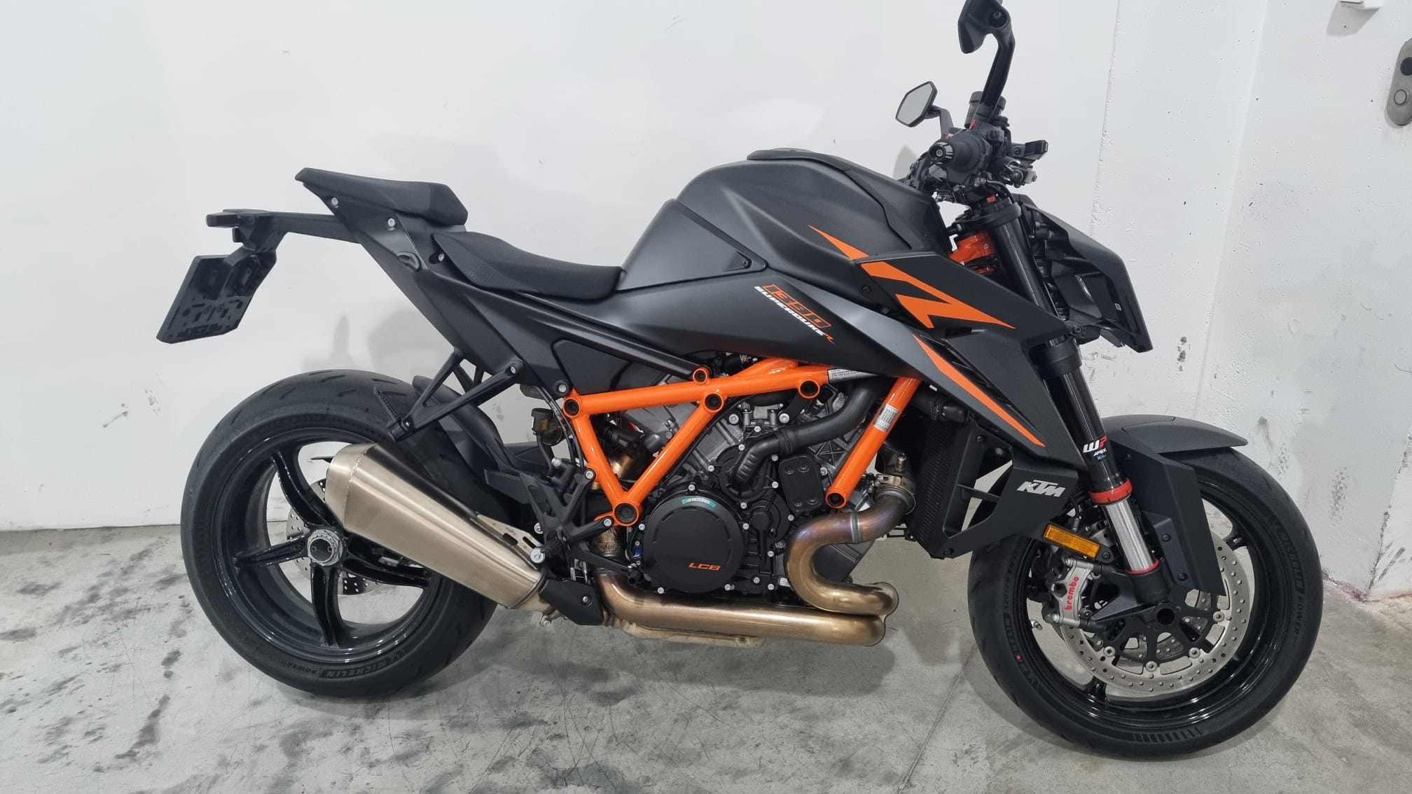 KTM 1390 SUPER DUKE R black 2026 KTM 1390 SUPER DUKE R black 2026